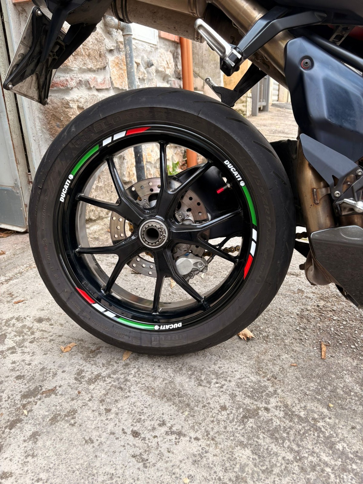 adesivi cerchi Moto - 12 adesivi Ducati striscia italiana cerchi R 47,5cm - immagine 2